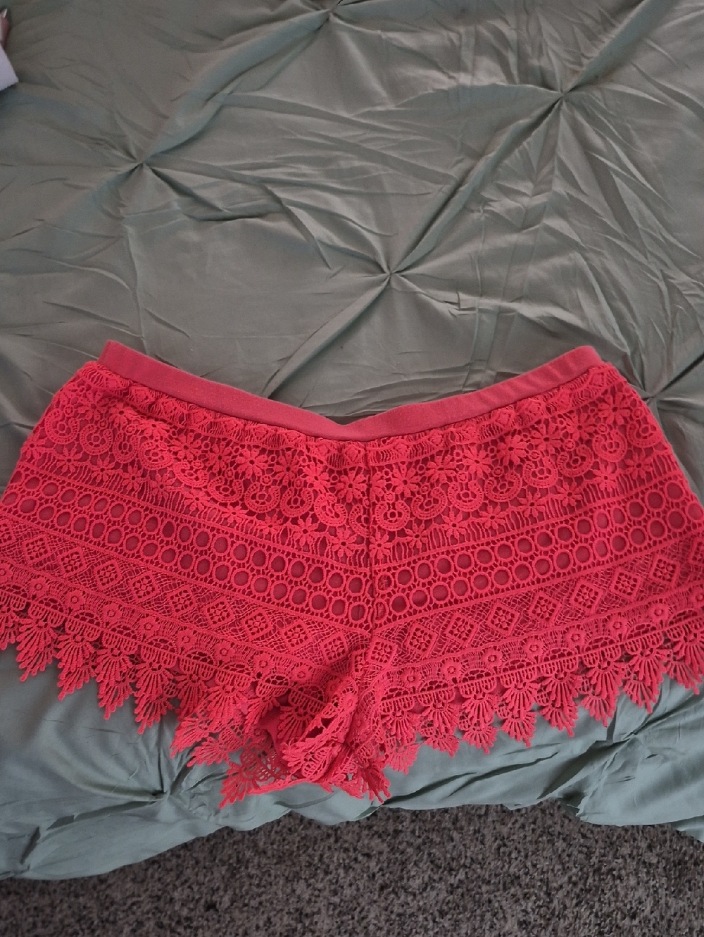 H&M Divided Crochet lace Scalloped Mid Rise Shorts Sz M